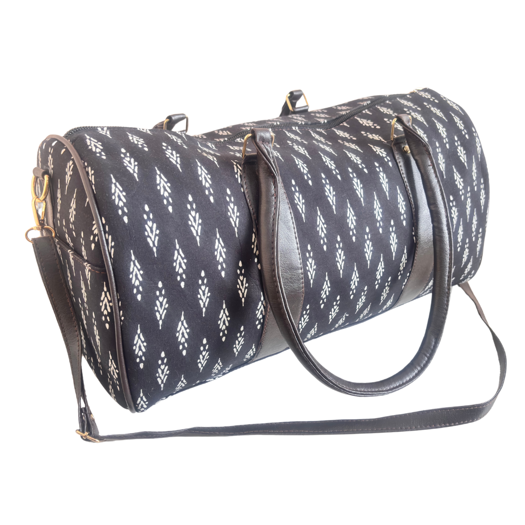Raahgir Edition Duffle Bags :- Your Travel Companion for Unforgettable Voyages (Black)