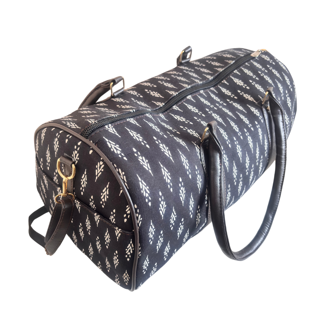 Raahgir Edition Duffle Bags :- Your Travel Companion for Unforgettable Voyages (Black)