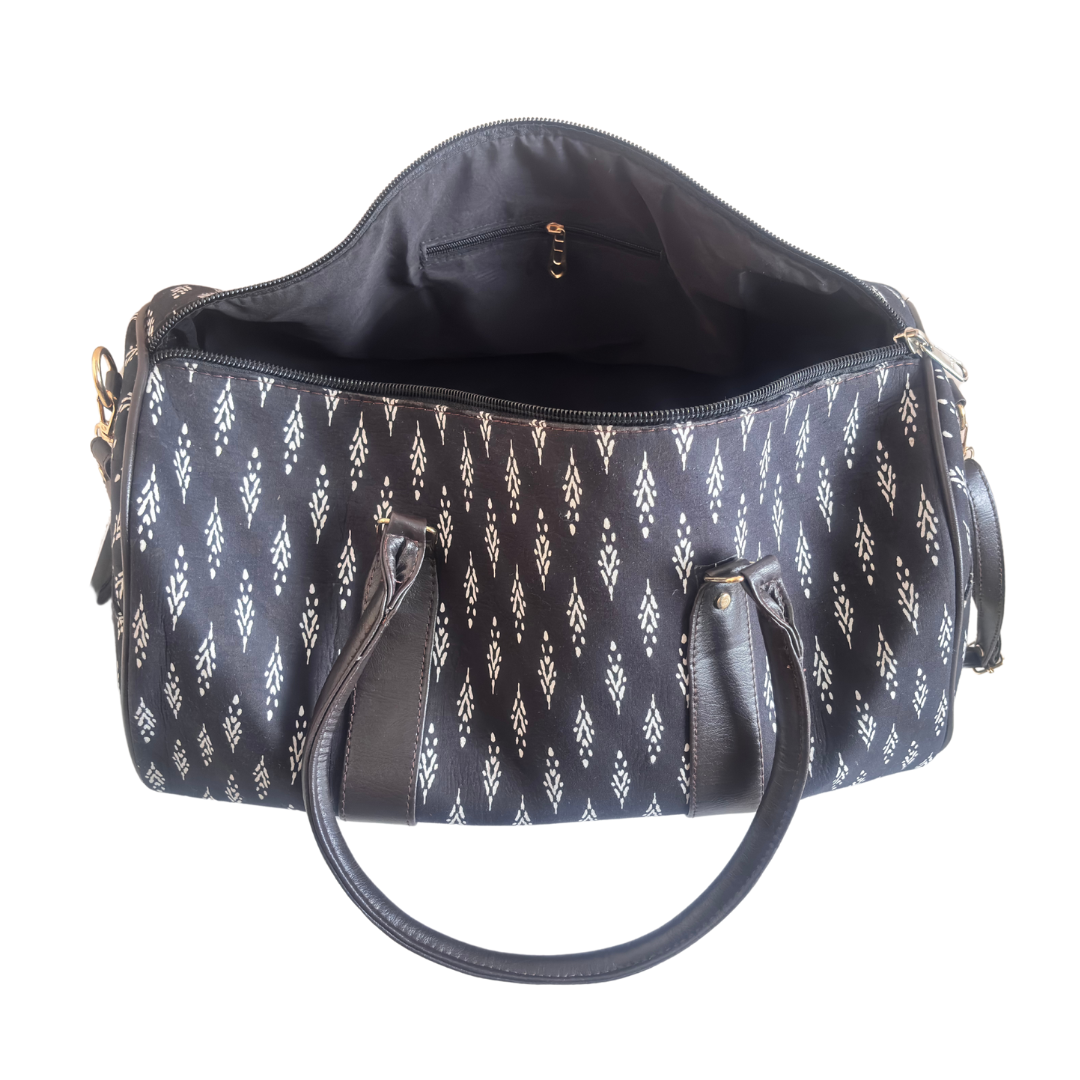 Raahgir Edition Duffle Bags :- Your Travel Companion for Unforgettable Voyages (Black)
