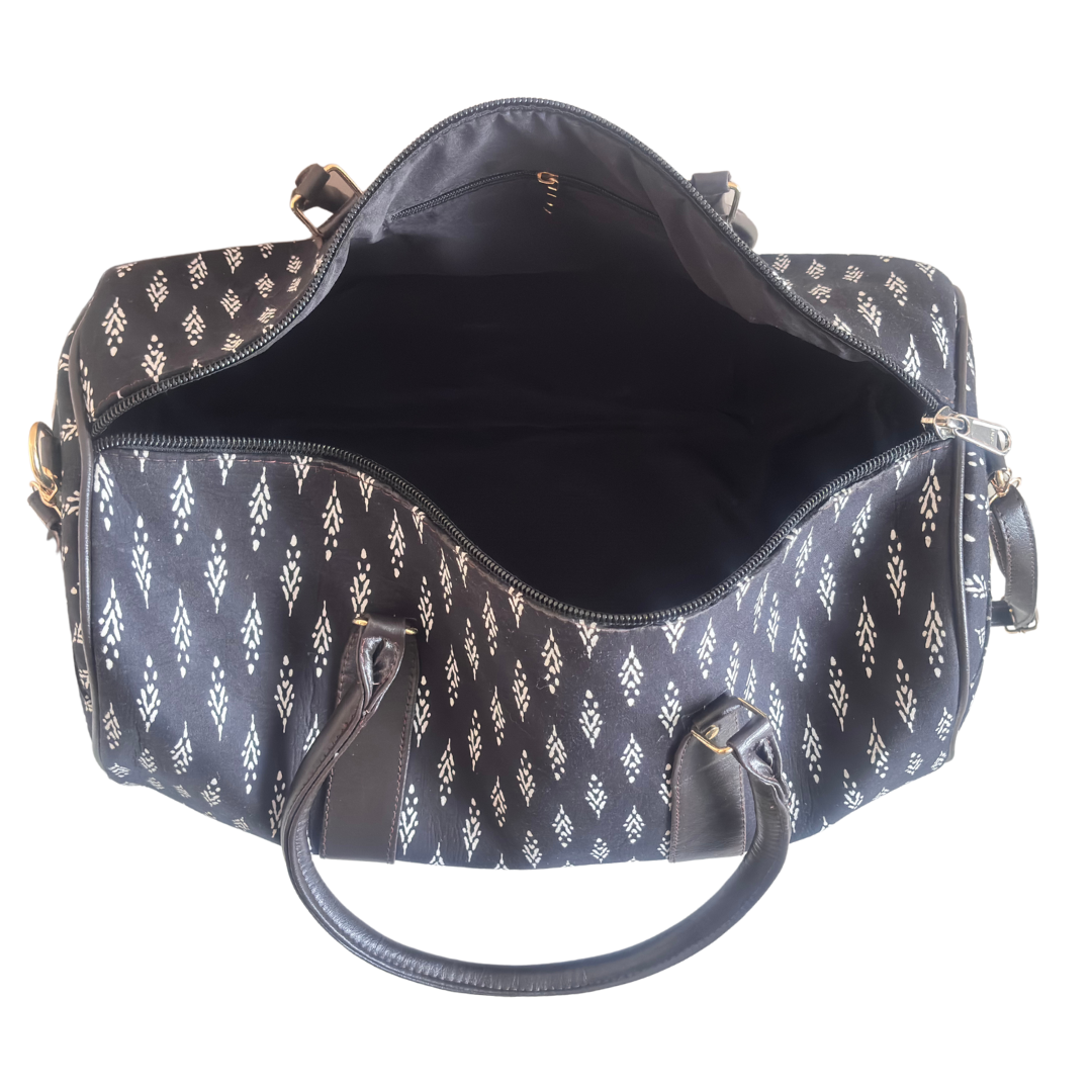 Raahgir Edition Duffle Bags :- Your Travel Companion for Unforgettable Voyages (Black)