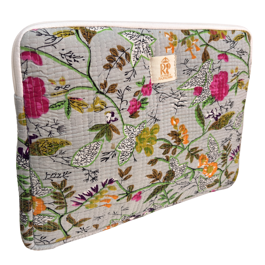 Off-White Multicolour quilted laptop sleeve back panel with matching cotton print