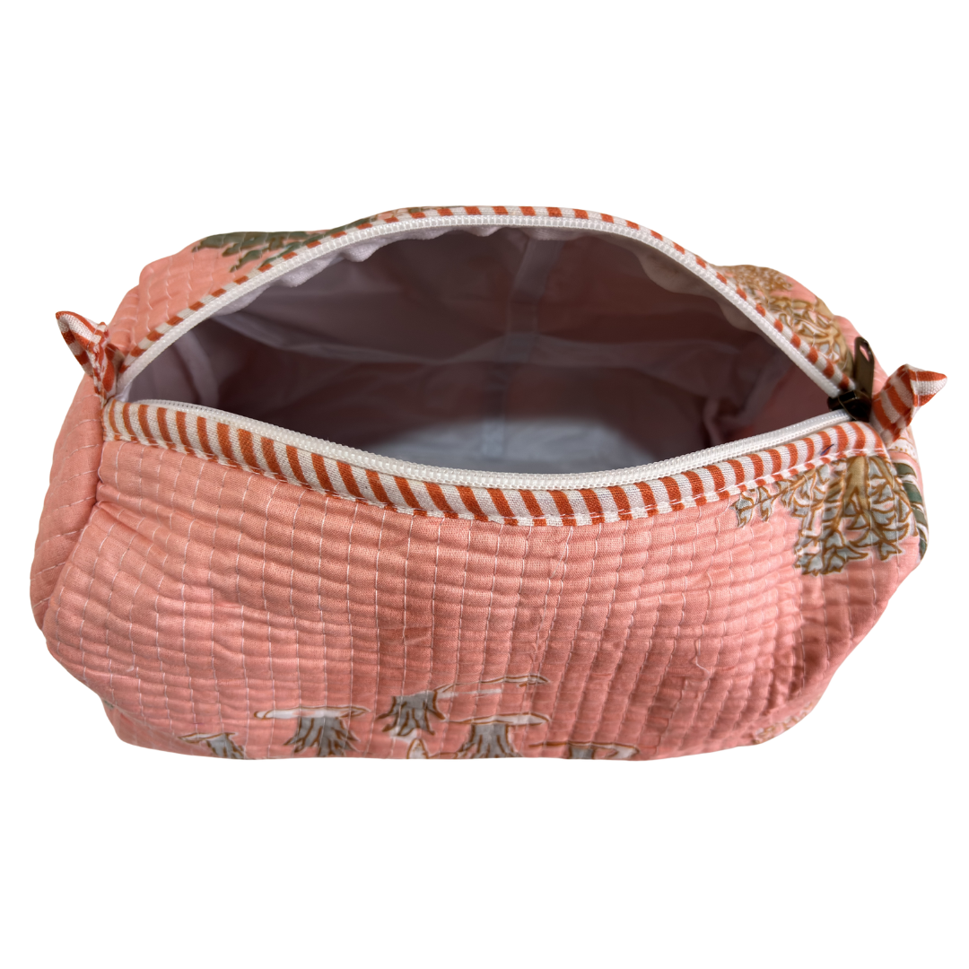 The Alfred Edition Multipurpose Travel Organizers:- Premium Handcrafted Waterproof Quilted Cotton Beauty/Travel Organizer Bag for Men & Women